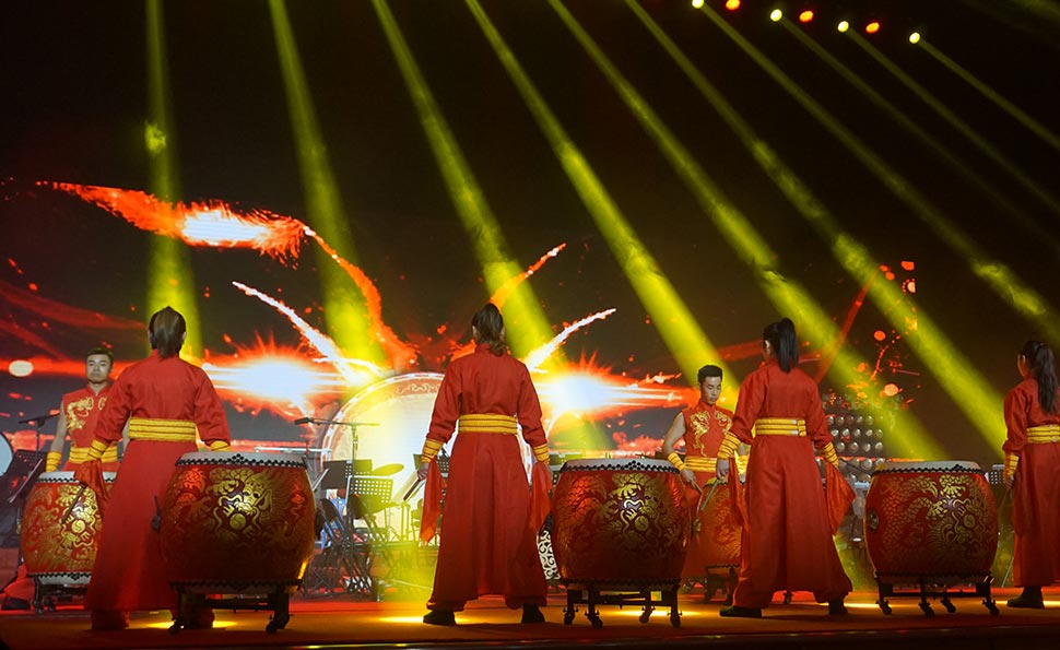 乡村振兴艺术团首场公益文艺演出--开场《鼓 阵》