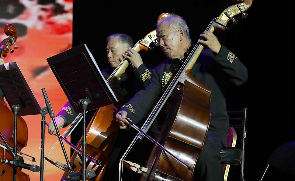 乡村振兴艺术团首场演出--民乐合奏《红花遍地开》