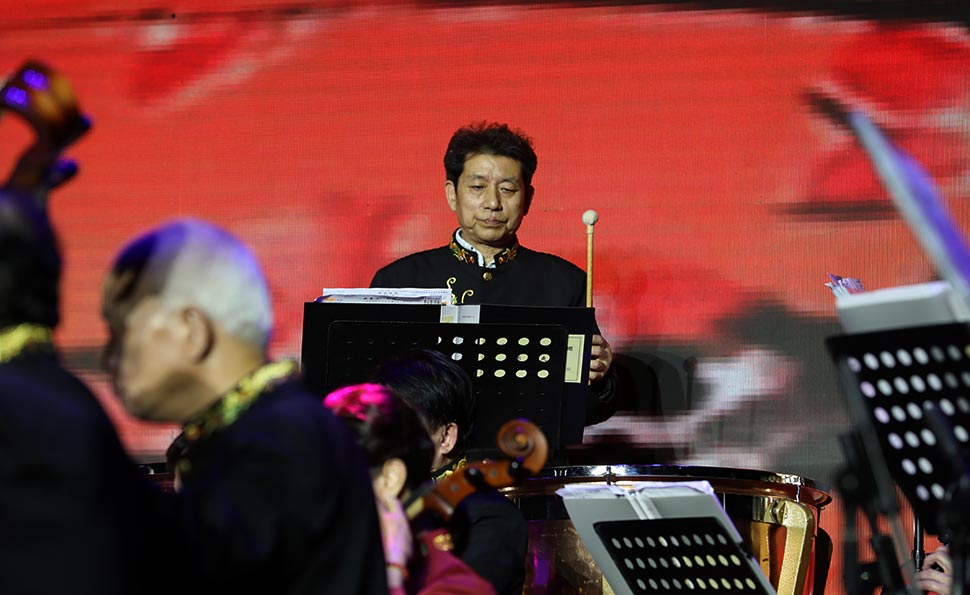 乡村振兴艺术团首场演出--民乐合奏《红花遍地开》