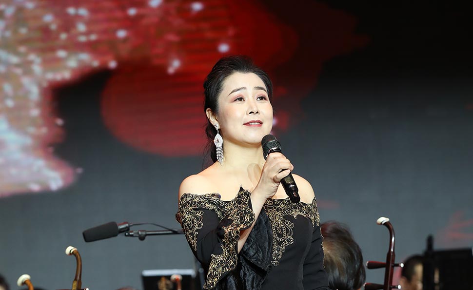 张映枫演唱《我和我的祖国》《绒花》