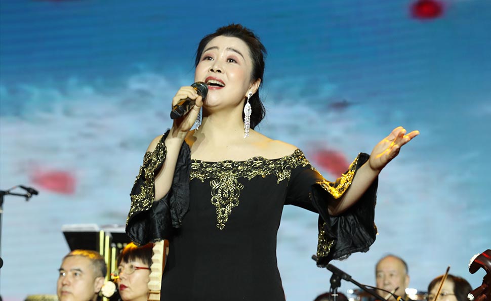 张映枫演唱《我和我的祖国》《绒花》