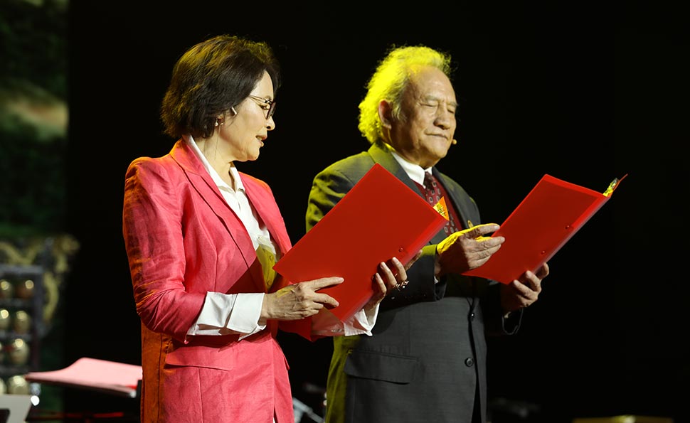 杨在葆和赵越同台朗诵《乡村振兴之歌》