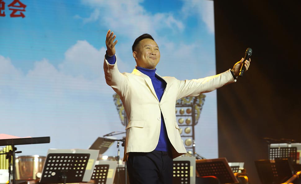 金波演唱《常来常往》、《有事你就说》