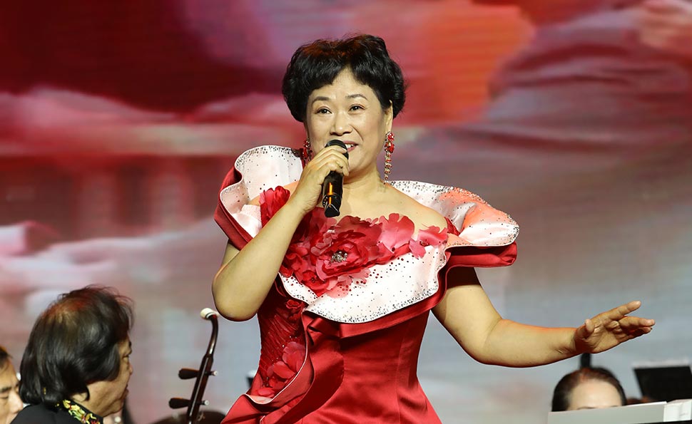 曹怡然演唱《我爱你中国》、《江山》