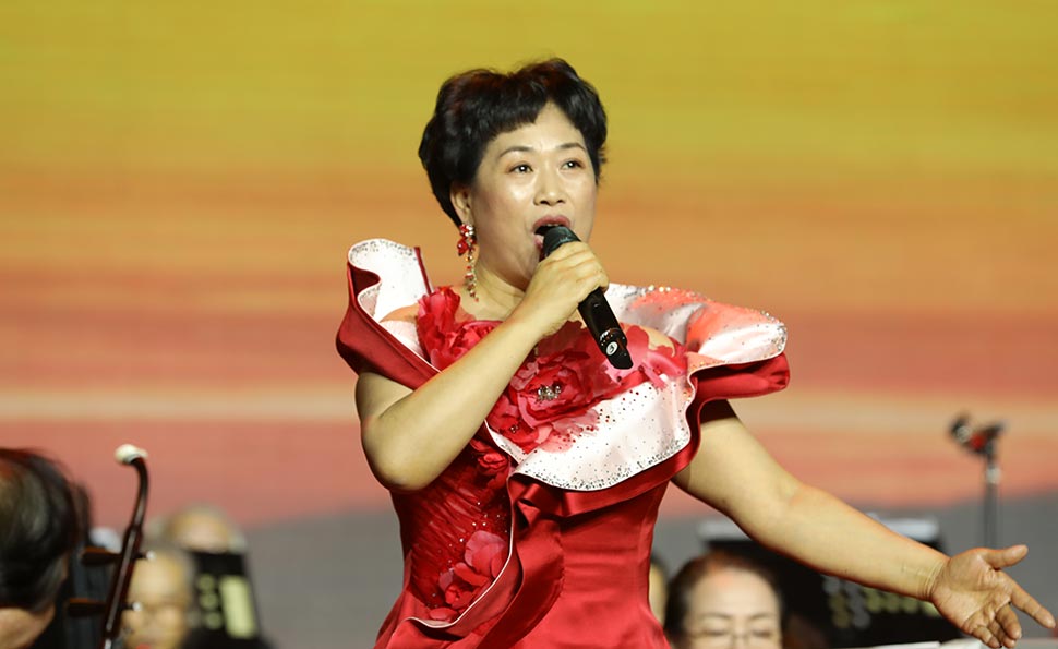 曹怡然演唱《我爱你中国》、《江山》