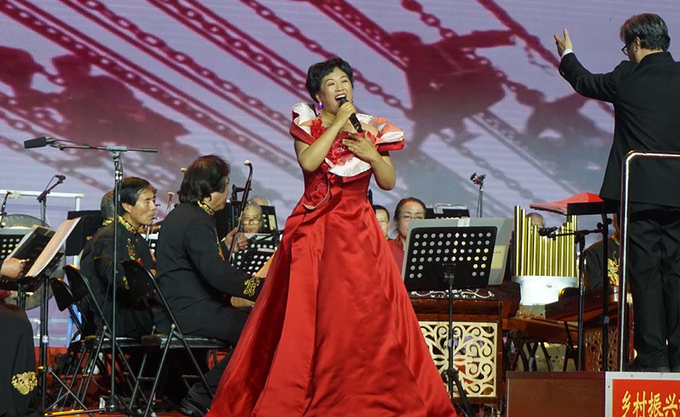 曹怡然演唱《我爱你中国》、《江山》