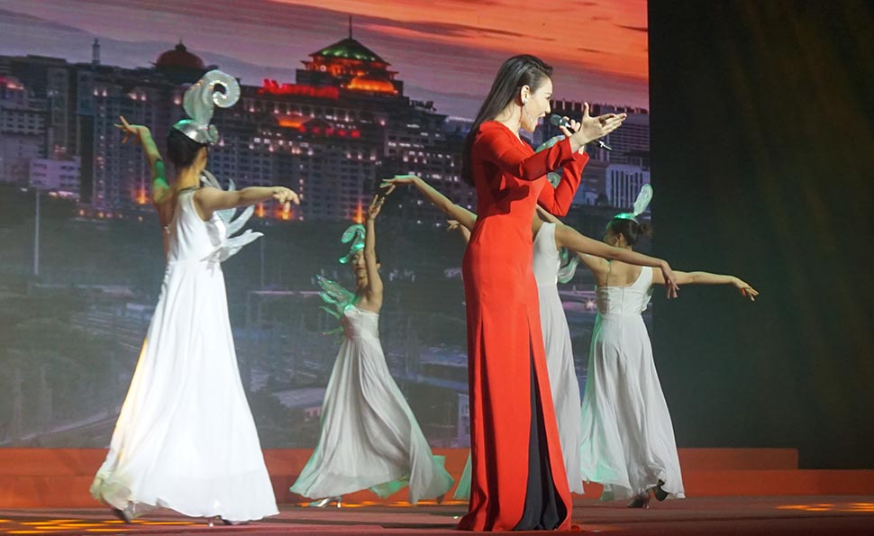 刘桐演唱《约定明天》